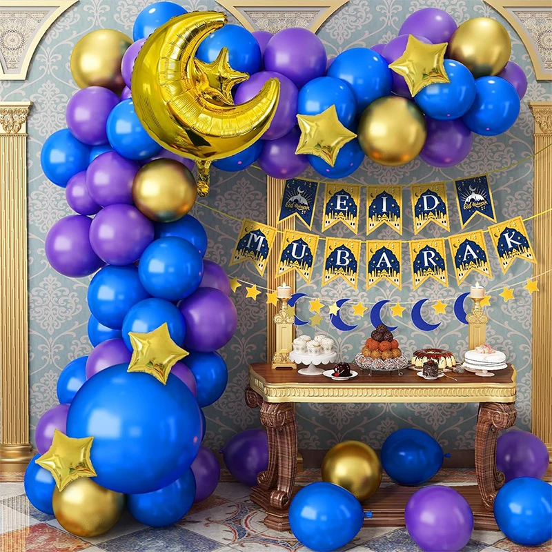 Balon dipasang karo balon foil eid Mubarak